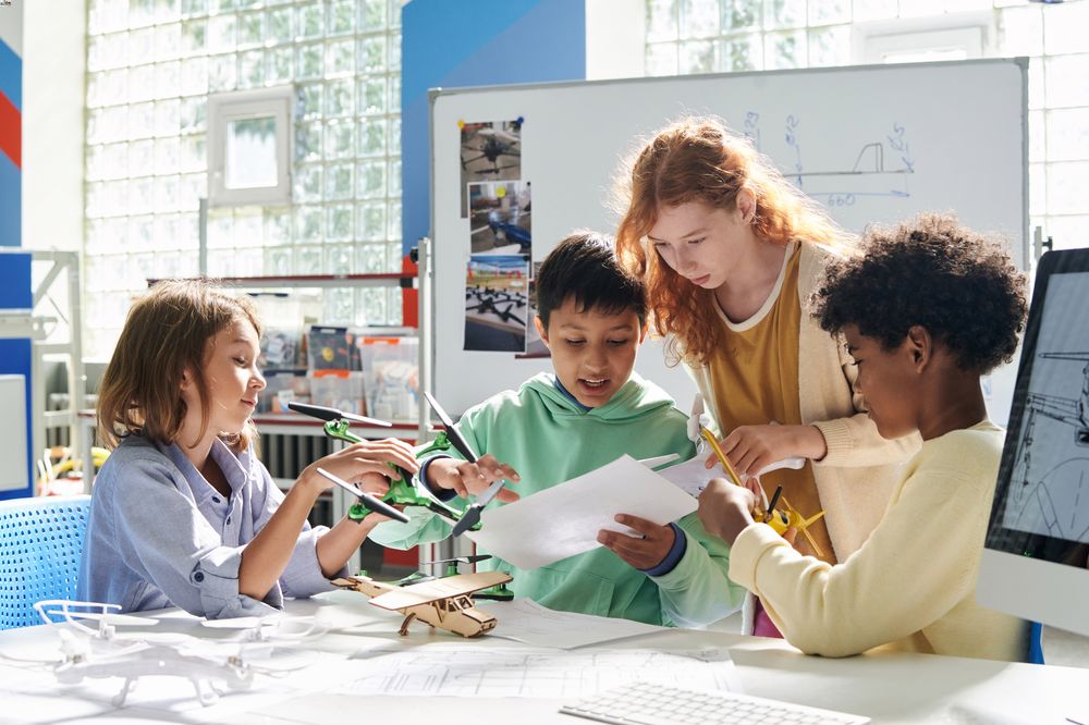 schoolchildren-reading-manual-2023-11-27-05-27-57-utc (1)